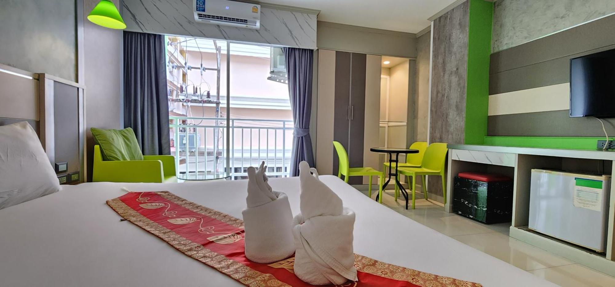 Issara Patong Beach Екстер'єр фото