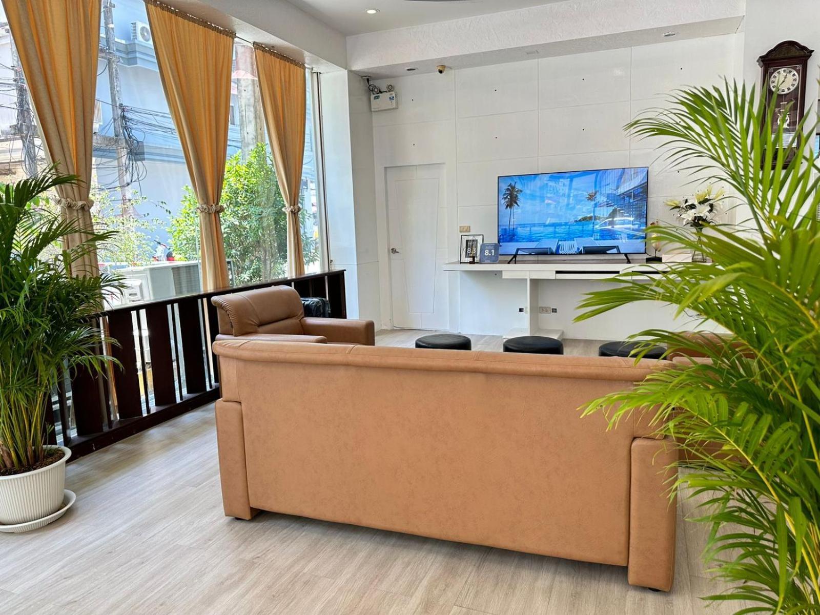 Issara Patong Beach Екстер'єр фото