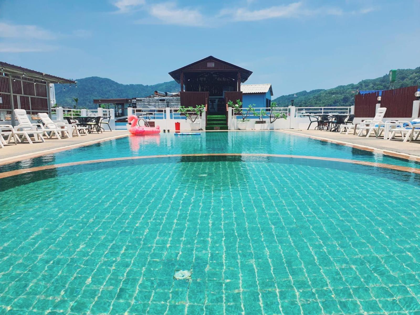 Issara Patong Beach Екстер'єр фото