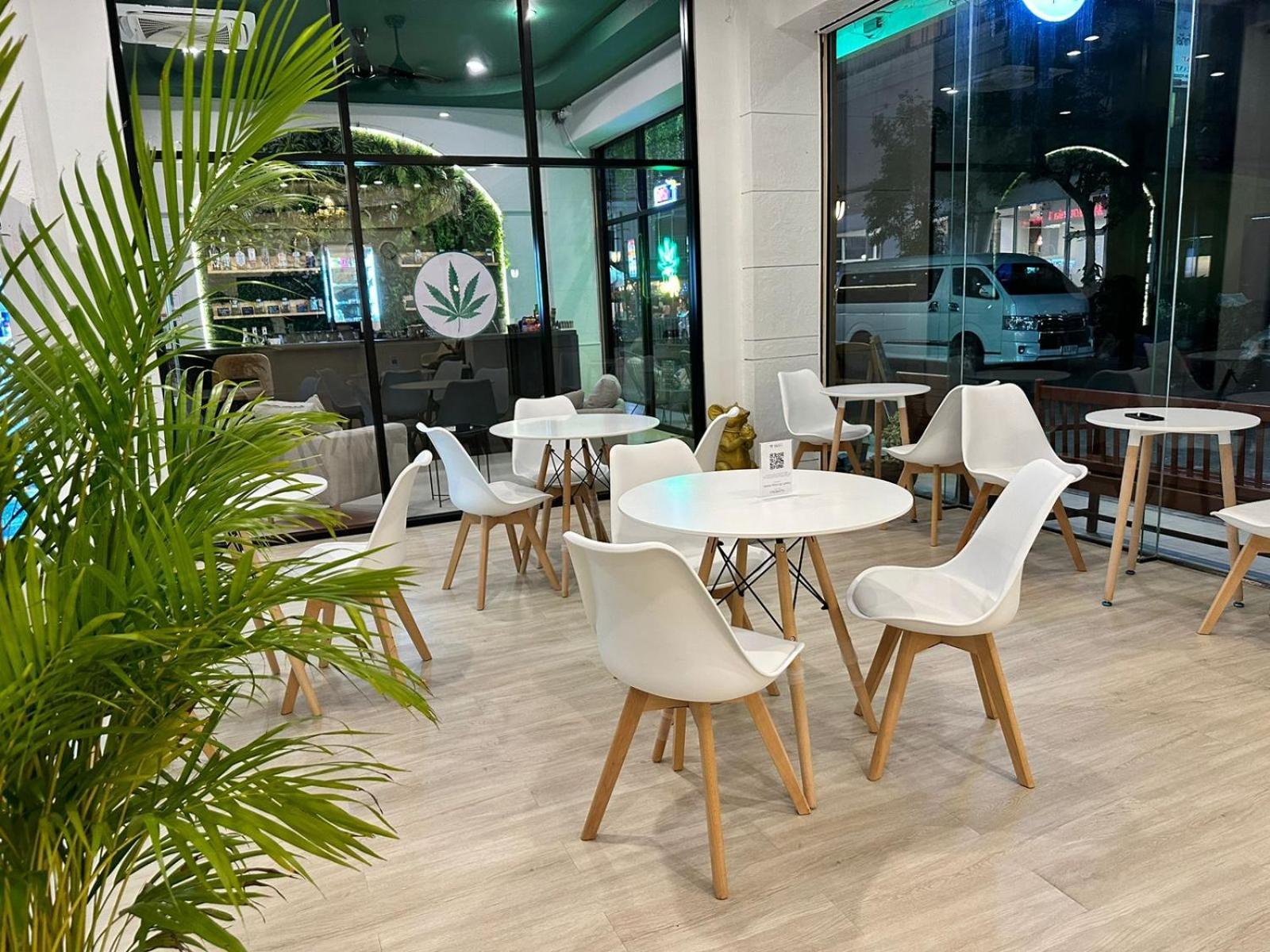Issara Patong Beach Екстер'єр фото