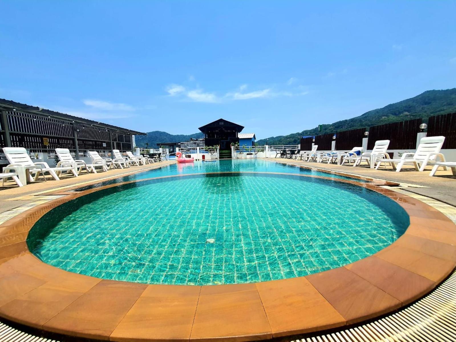 Issara Patong Beach Екстер'єр фото