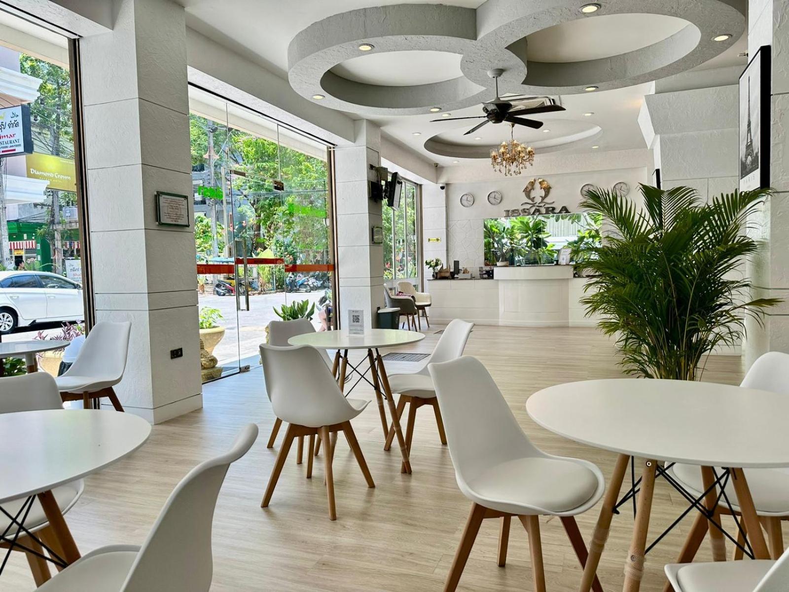 Issara Patong Beach Екстер'єр фото