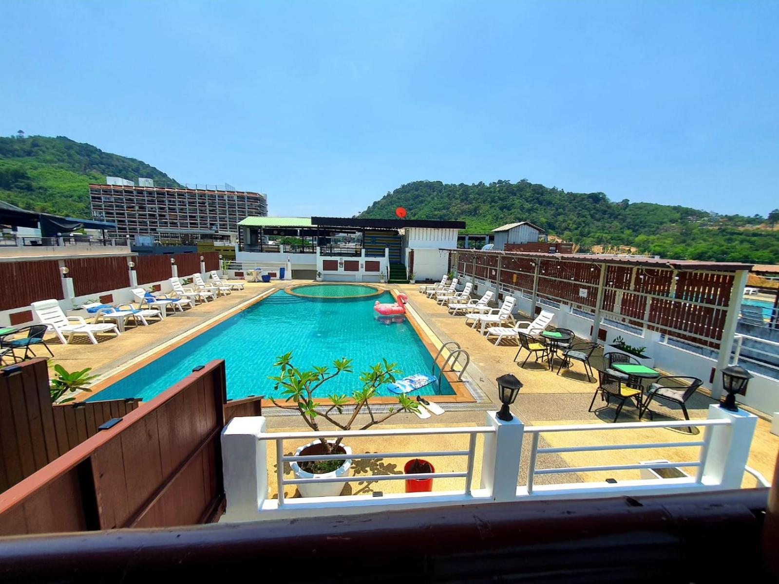 Issara Patong Beach Екстер'єр фото