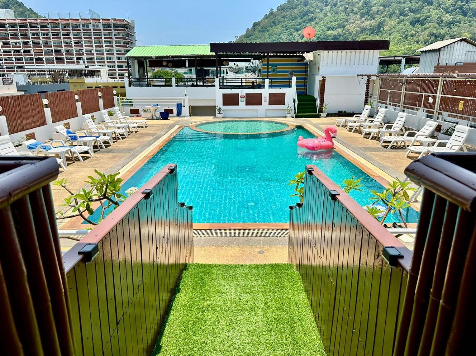 Issara Patong Beach Екстер'єр фото