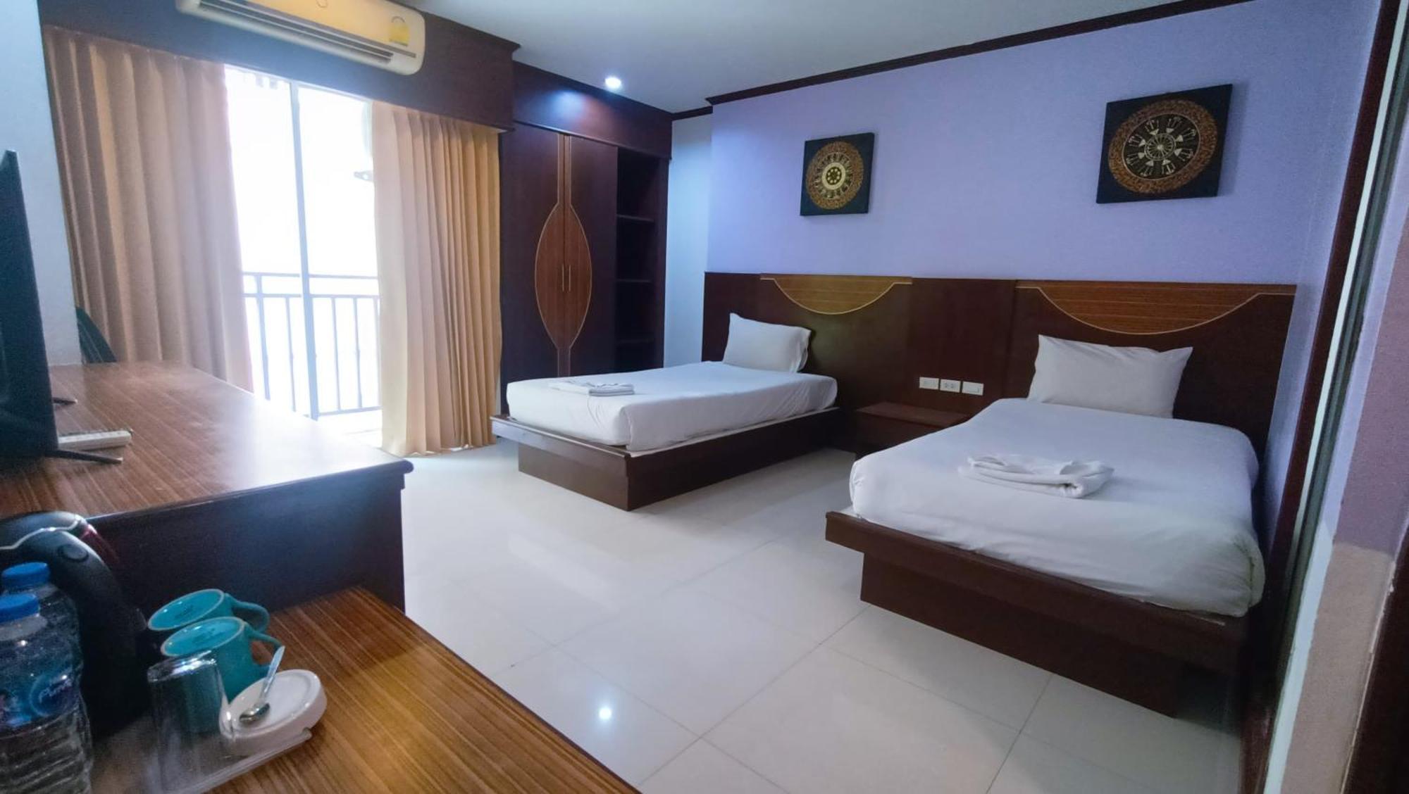 Issara Patong Beach Екстер'єр фото