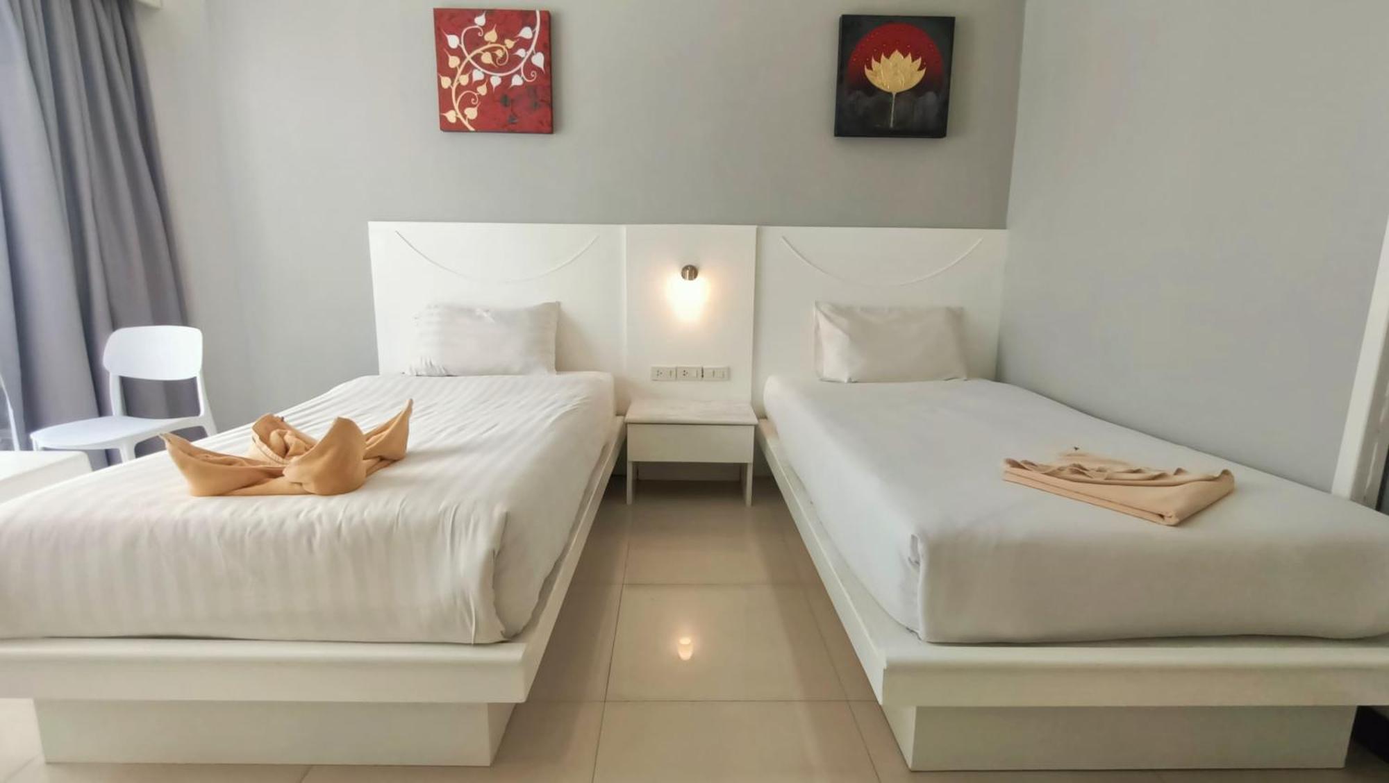 Issara Patong Beach Екстер'єр фото