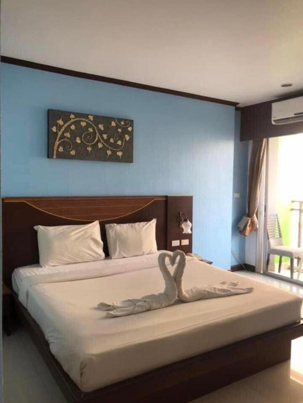 Issara Patong Beach Екстер'єр фото