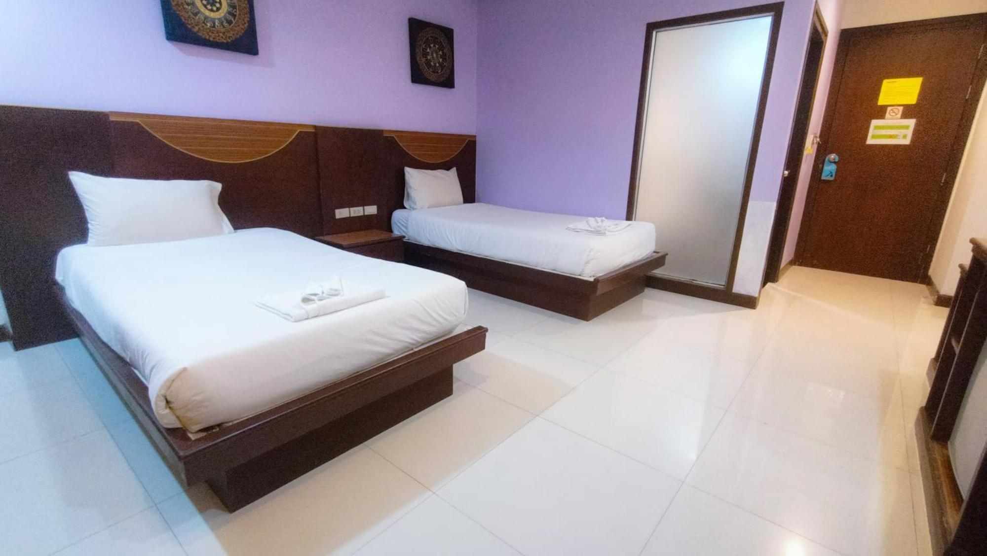 Issara Patong Beach Екстер'єр фото