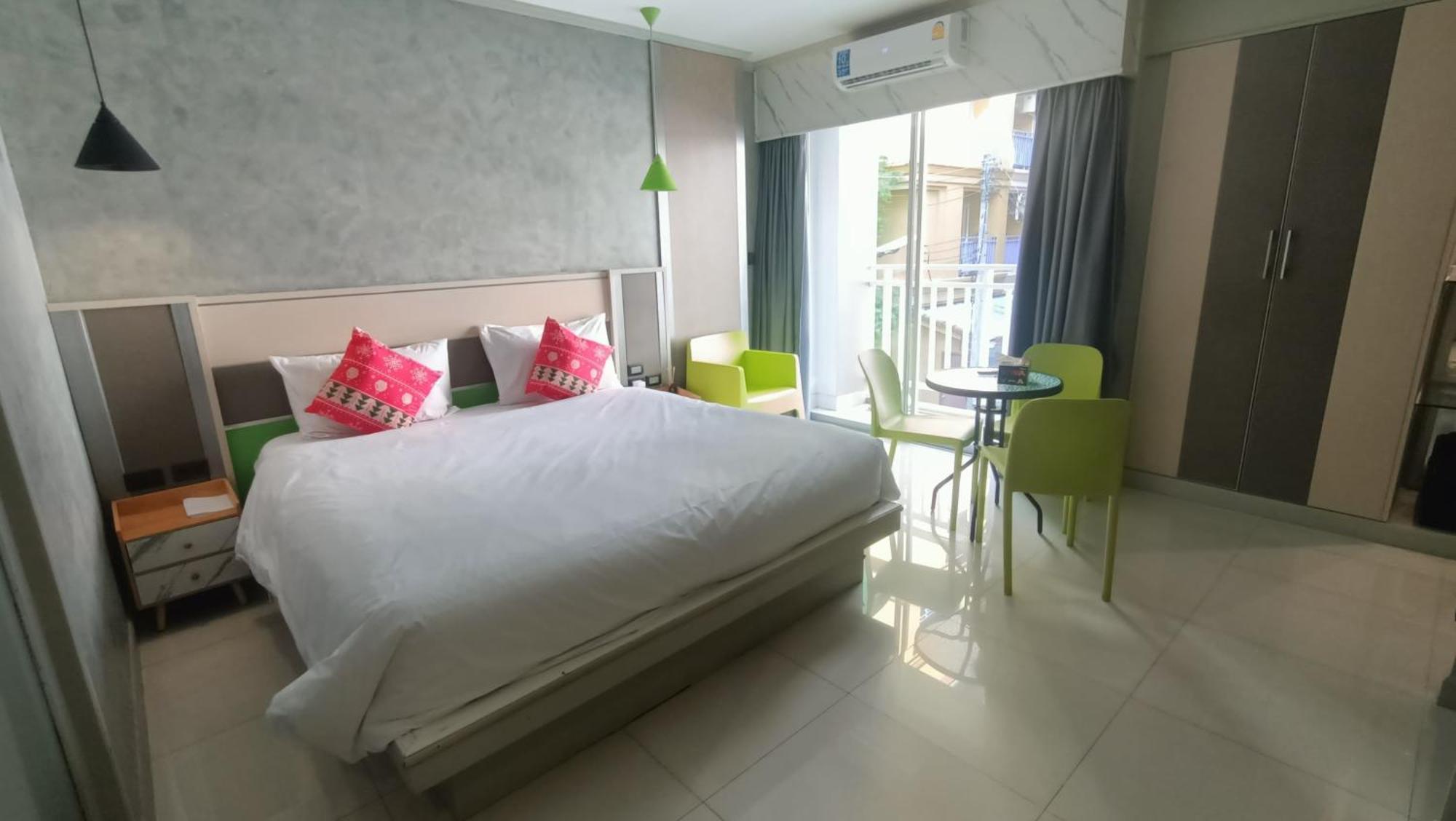 Issara Patong Beach Екстер'єр фото