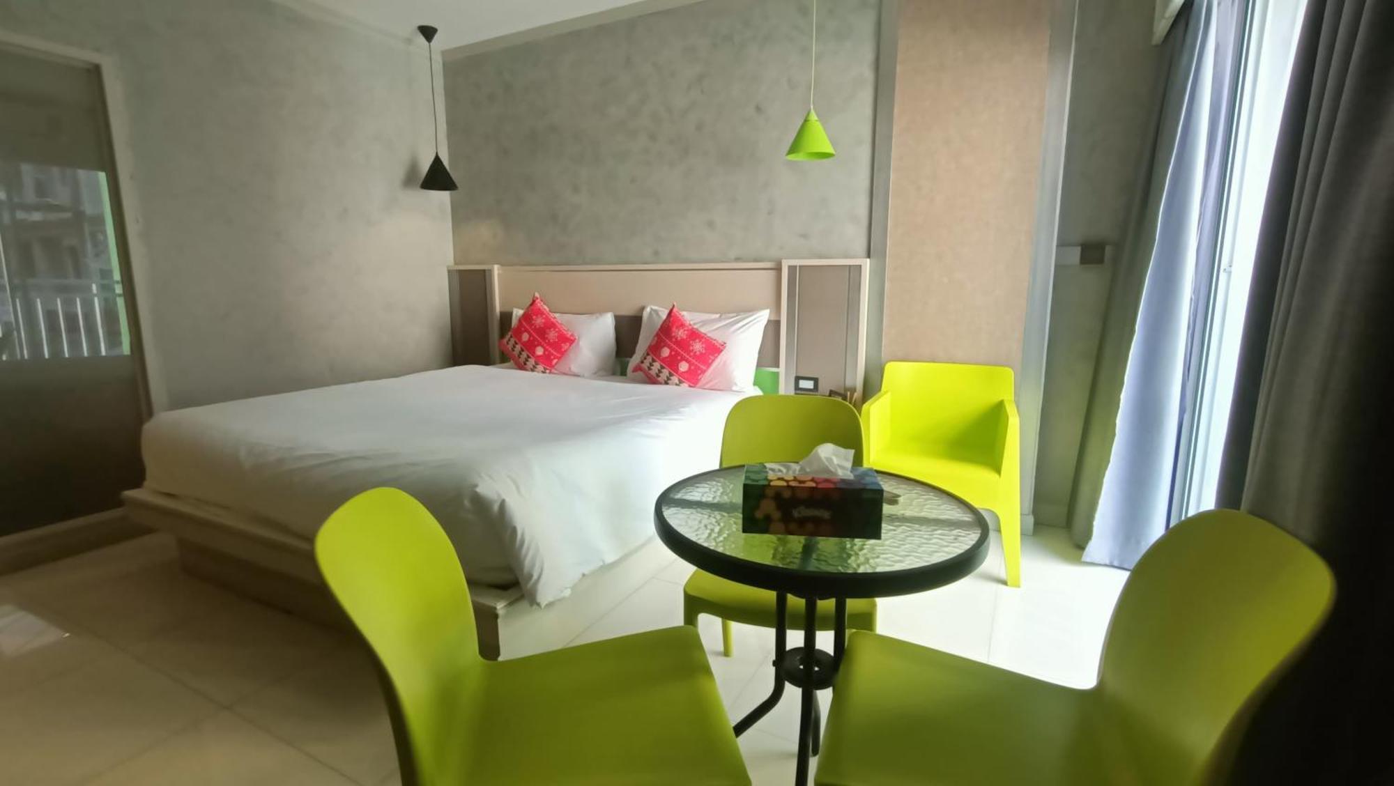 Issara Patong Beach Екстер'єр фото
