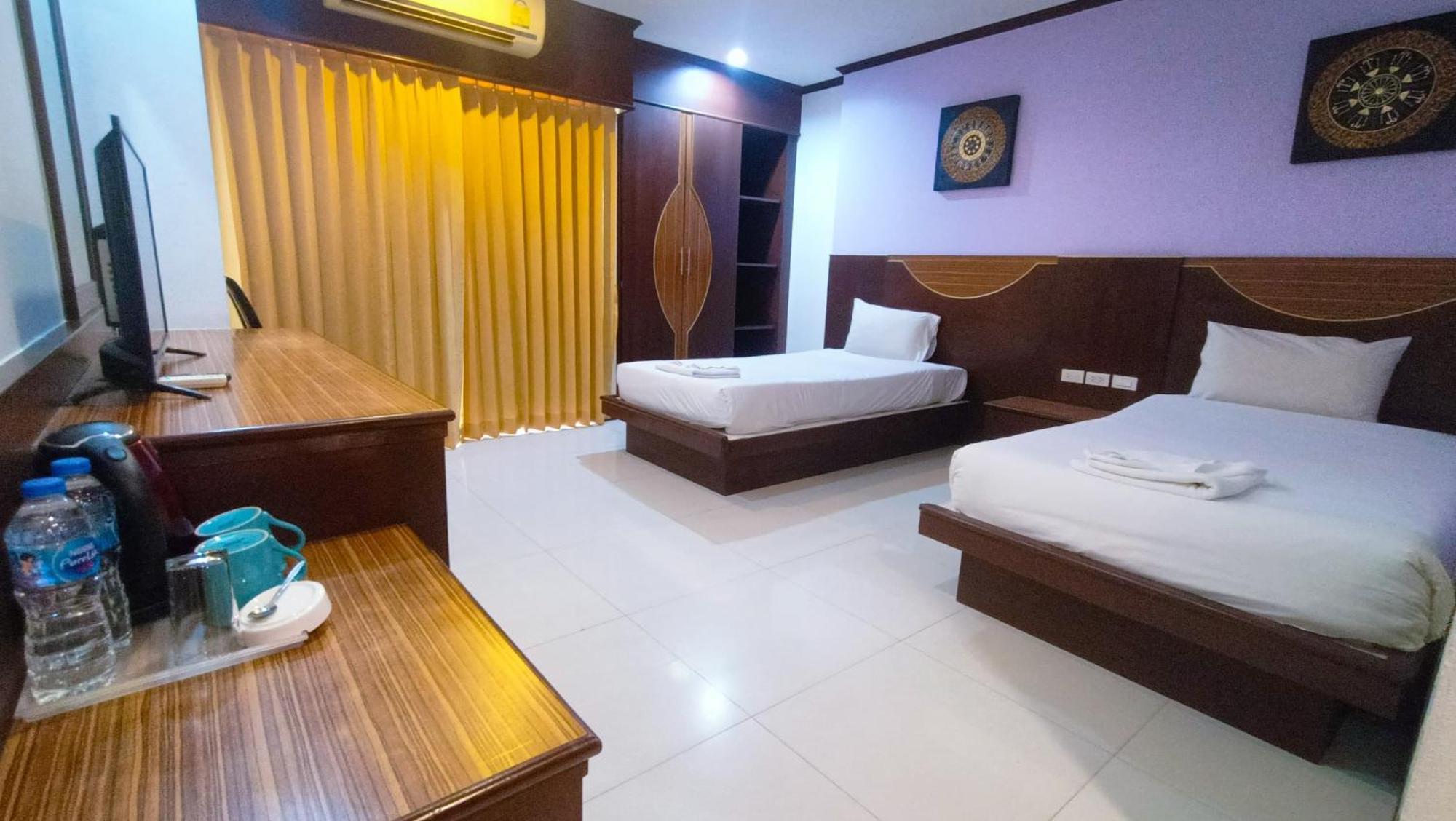 Issara Patong Beach Екстер'єр фото