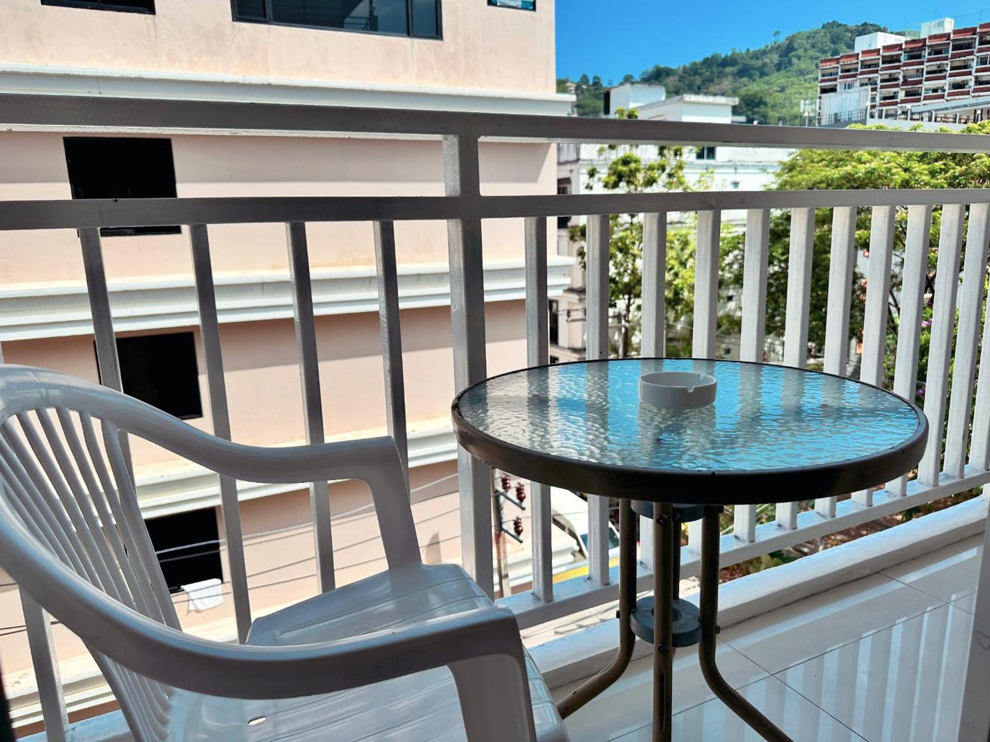 Issara Patong Beach Екстер'єр фото