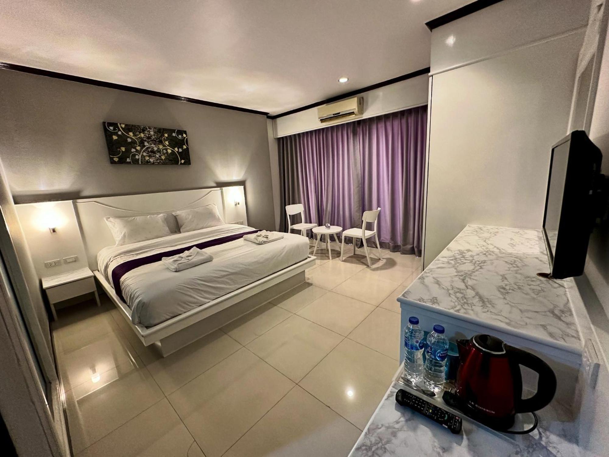 Issara Patong Beach Екстер'єр фото
