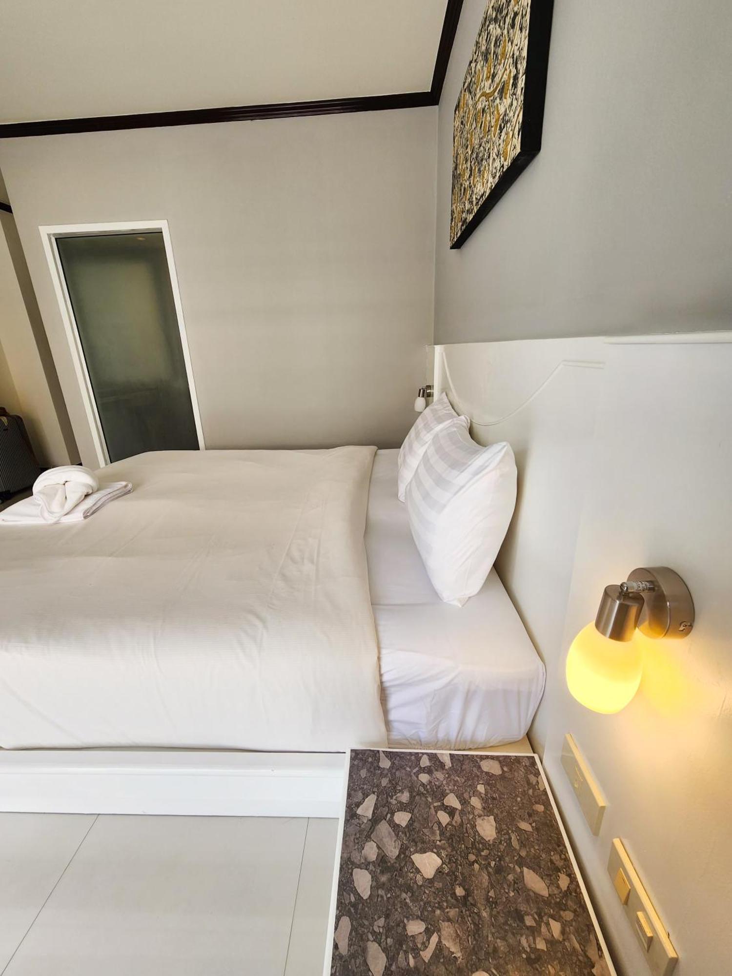 Issara Patong Beach Екстер'єр фото