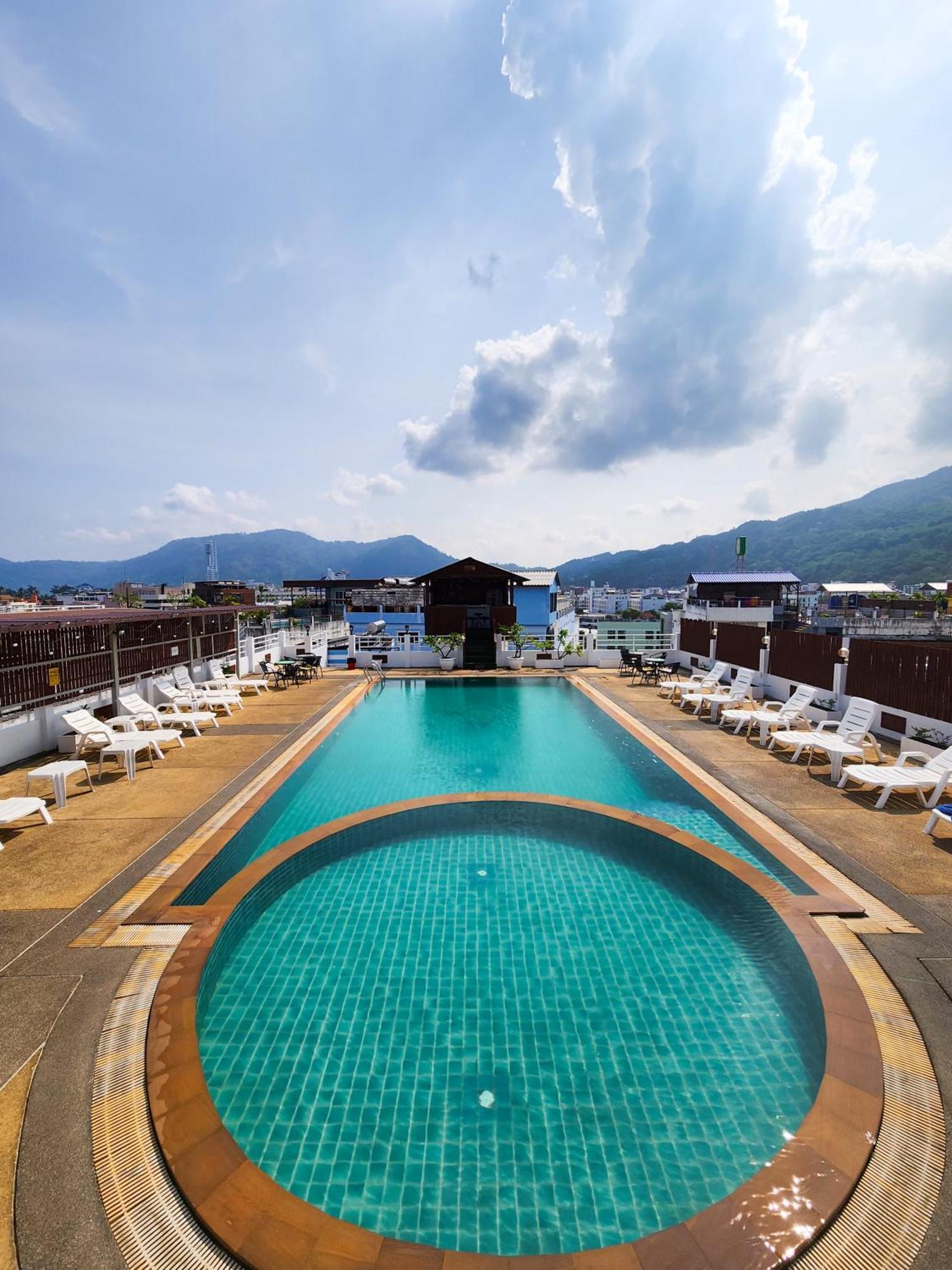 Issara Patong Beach Екстер'єр фото
