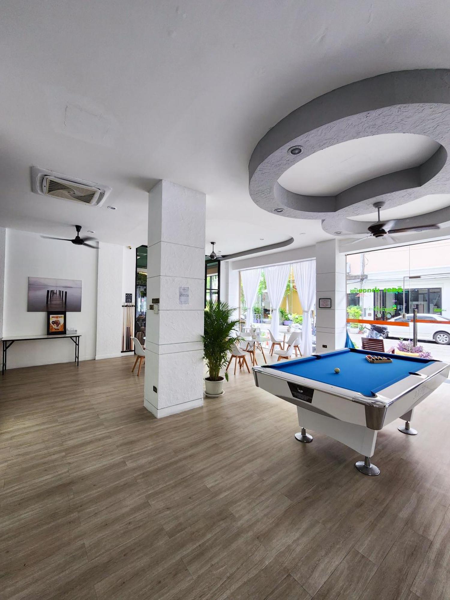 Issara Patong Beach Екстер'єр фото