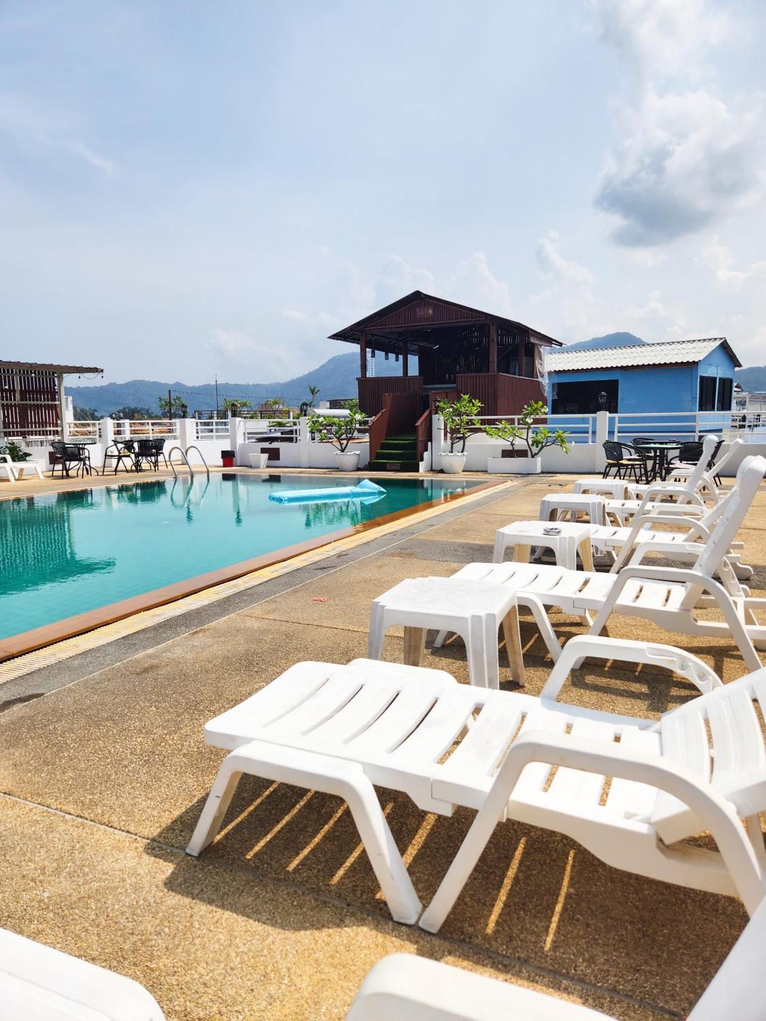 Issara Patong Beach Екстер'єр фото